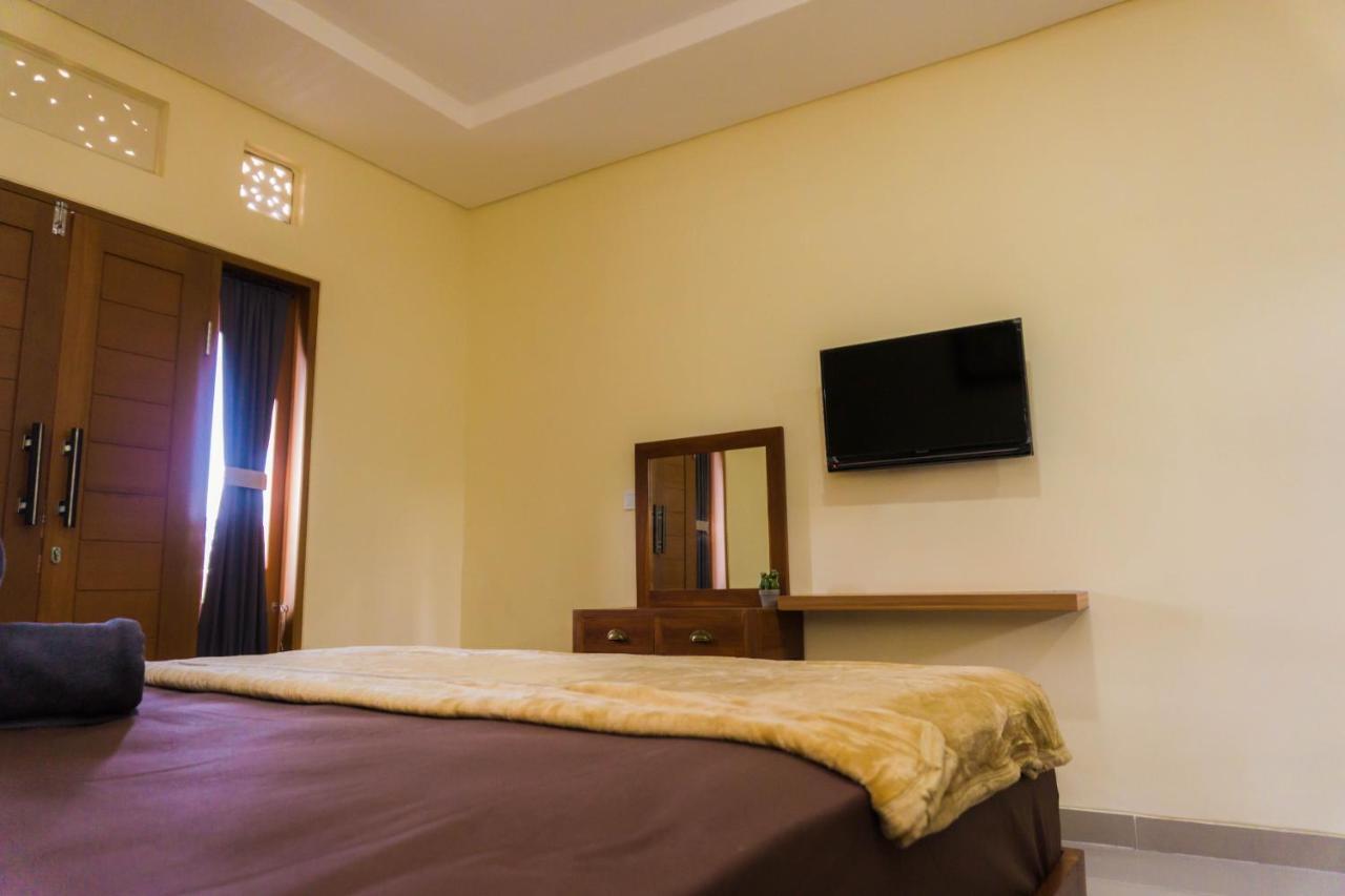 Cakra House Otel Denpasar Dış mekan fotoğraf